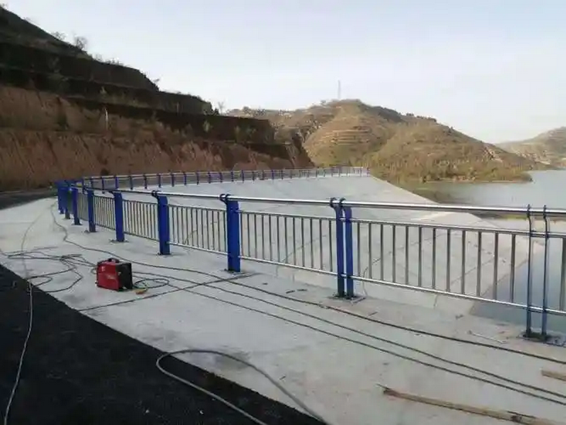 Cut Composite Fence Panels_4