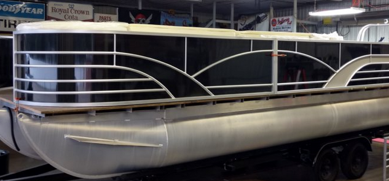 Aluminum Side Panels of A Pontoon Boat_1