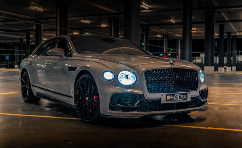 flying spur speed have aluminum panels_1