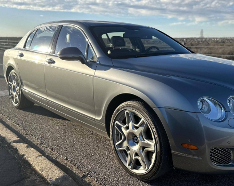 flying spur speed have aluminum panels_3