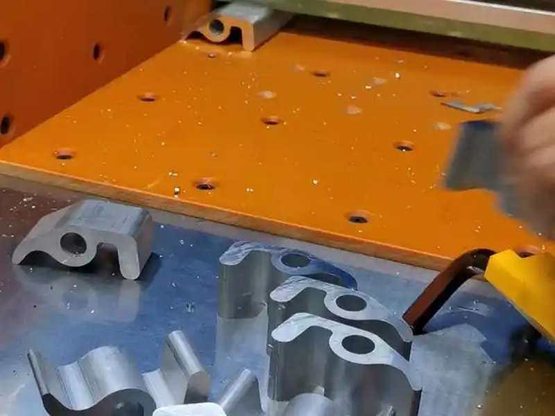 How To Straighten Aluminum Plate?