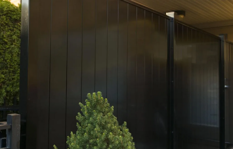 Black Aluminum Fence Panel Setup_1